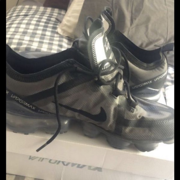 Nike vapormaxs shoes - Picture 3 of 8